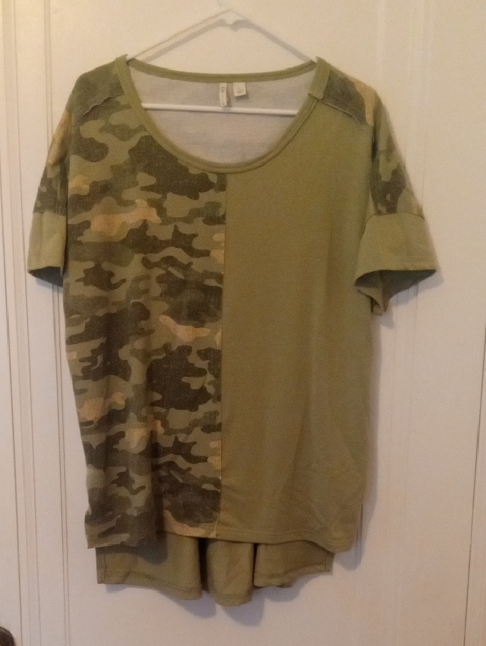 women L top green with camo short sleeve